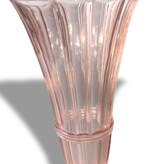 Vase en verre rose années 30'