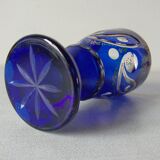 Vase en verre bleu cobalt finement ciselé dorures décor floral émaillé