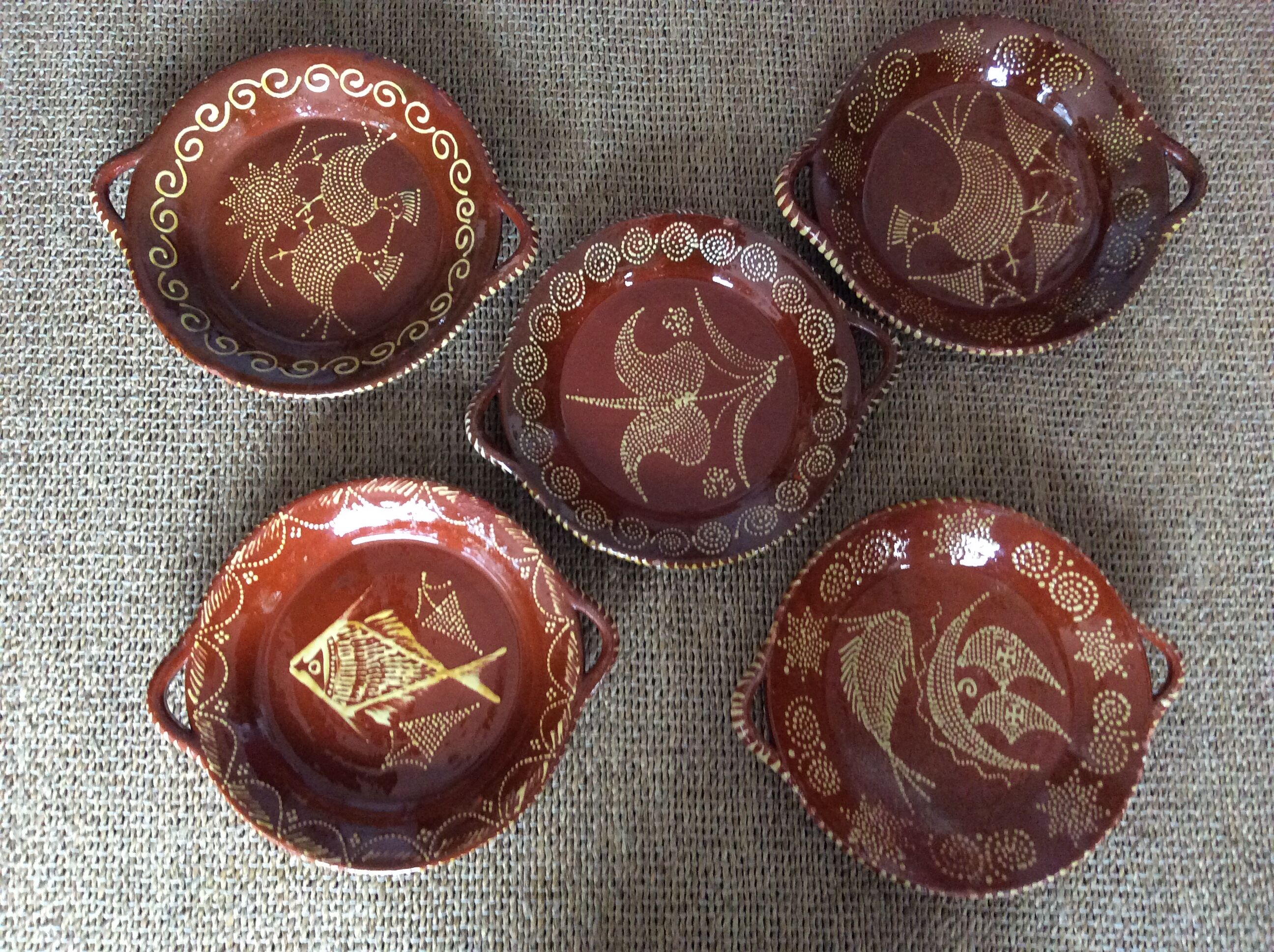 5 flat plates in glazed terracotta