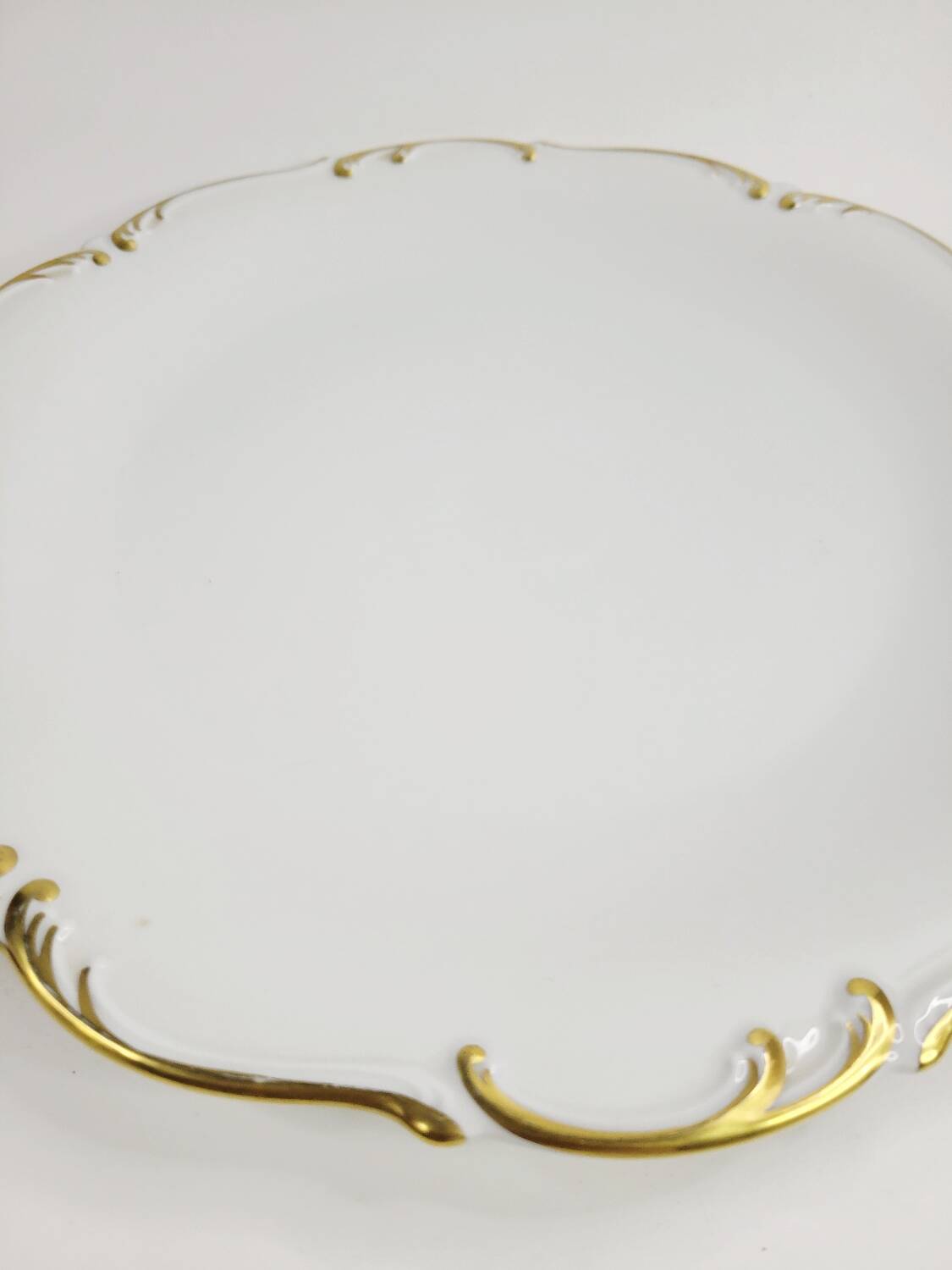 Round antique plate in gilded porcelain, Tirschenreuth, Bavaria