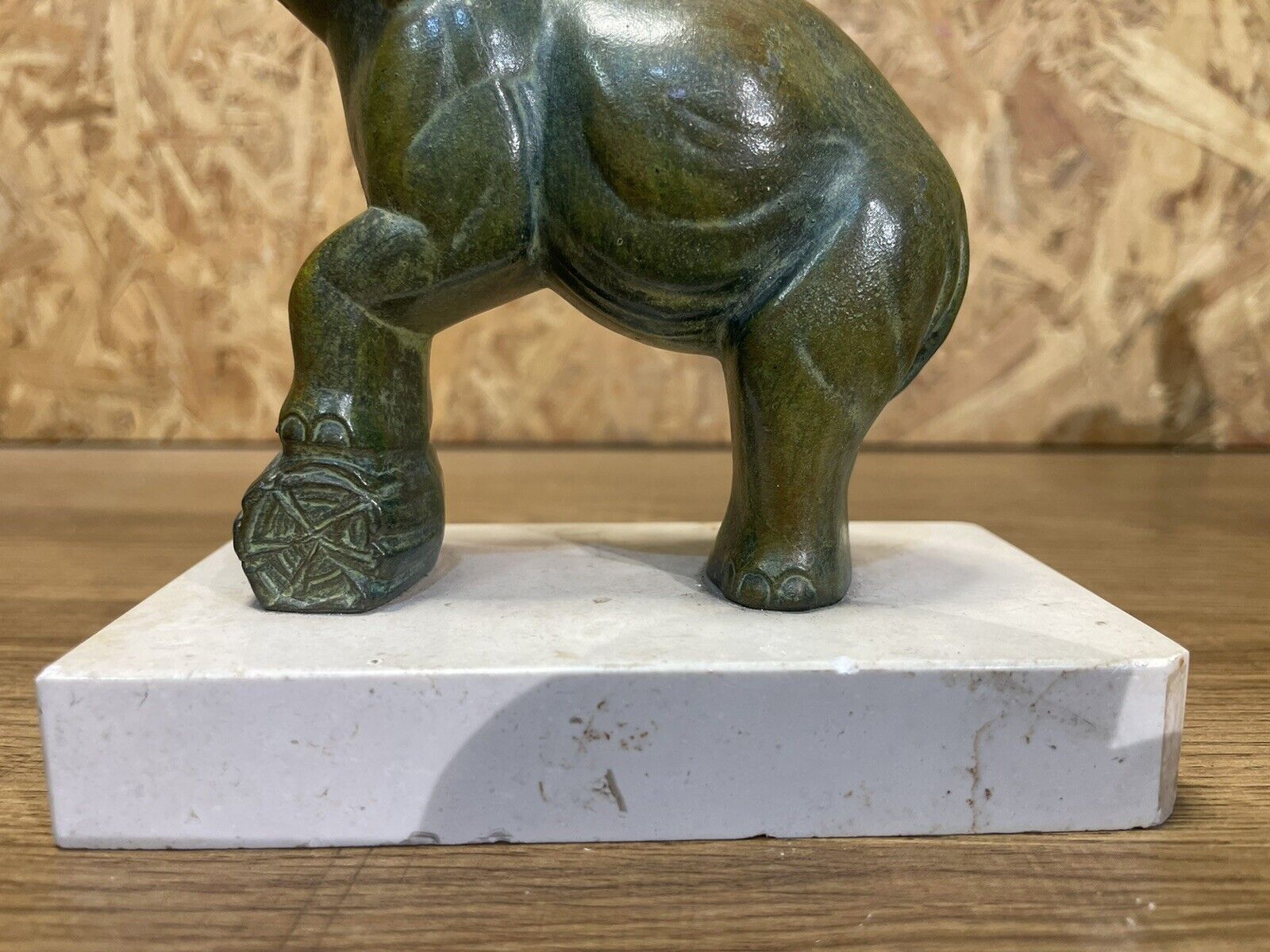 Pair of art deco bookends with elephant decoration in regulated and travertine, vintage