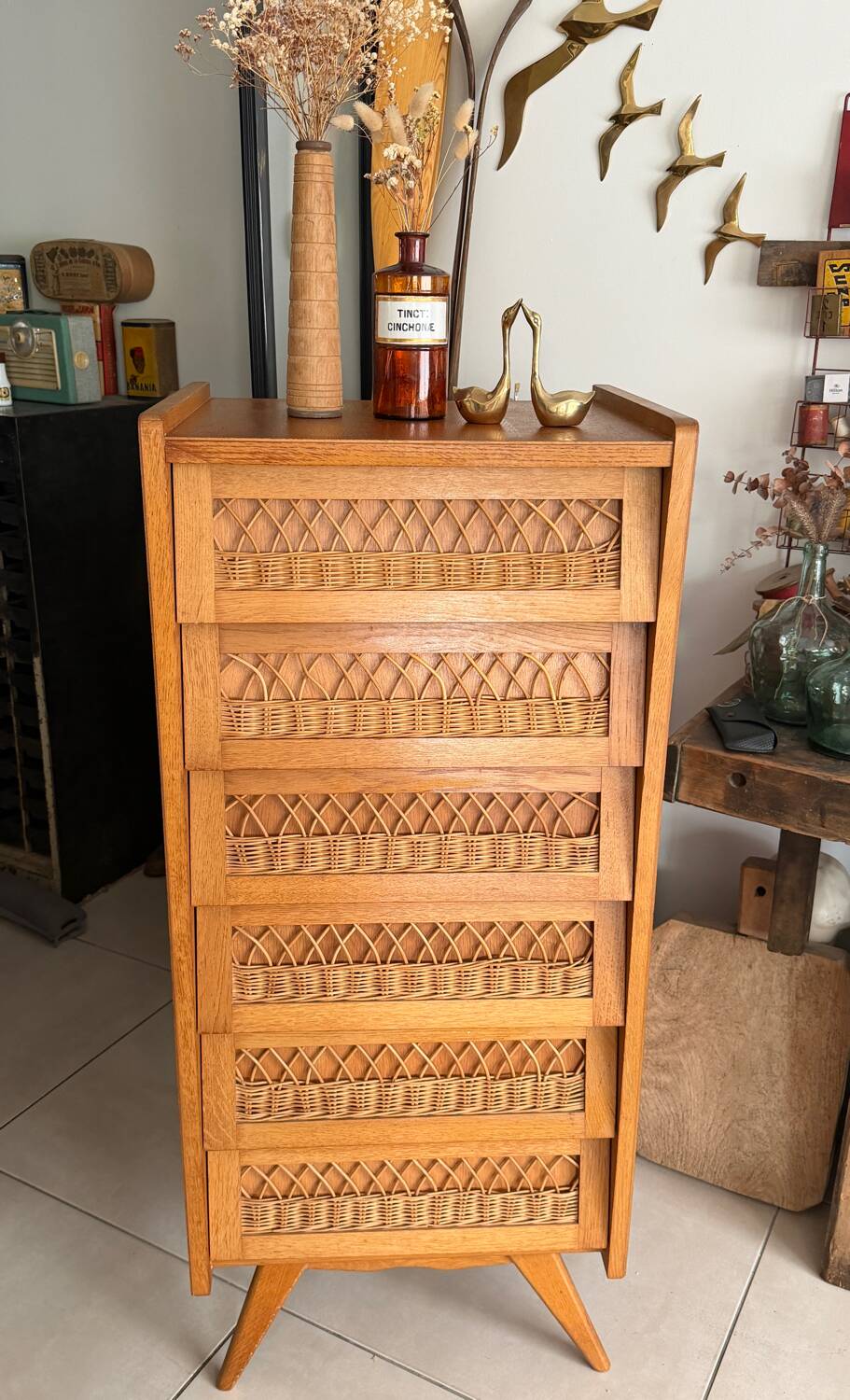 Vintage 1960s chest of drawers / chiffonnier with tapered legs and rattan.