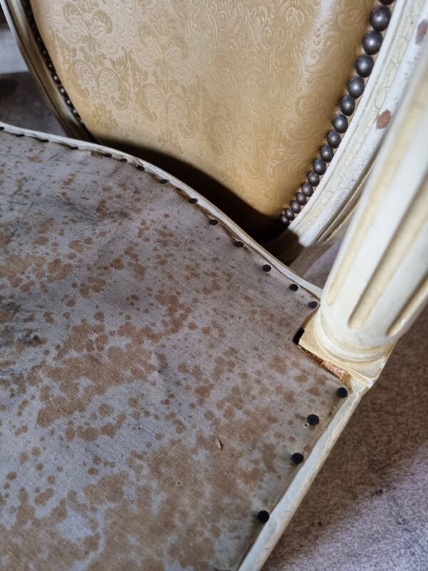 Chaises de salle à manger Louis XVI vintage – Ensemble de 8 chaises françaises sculptées en bois avec revêtement en simili cuir damassé caramel, années 1920/1930