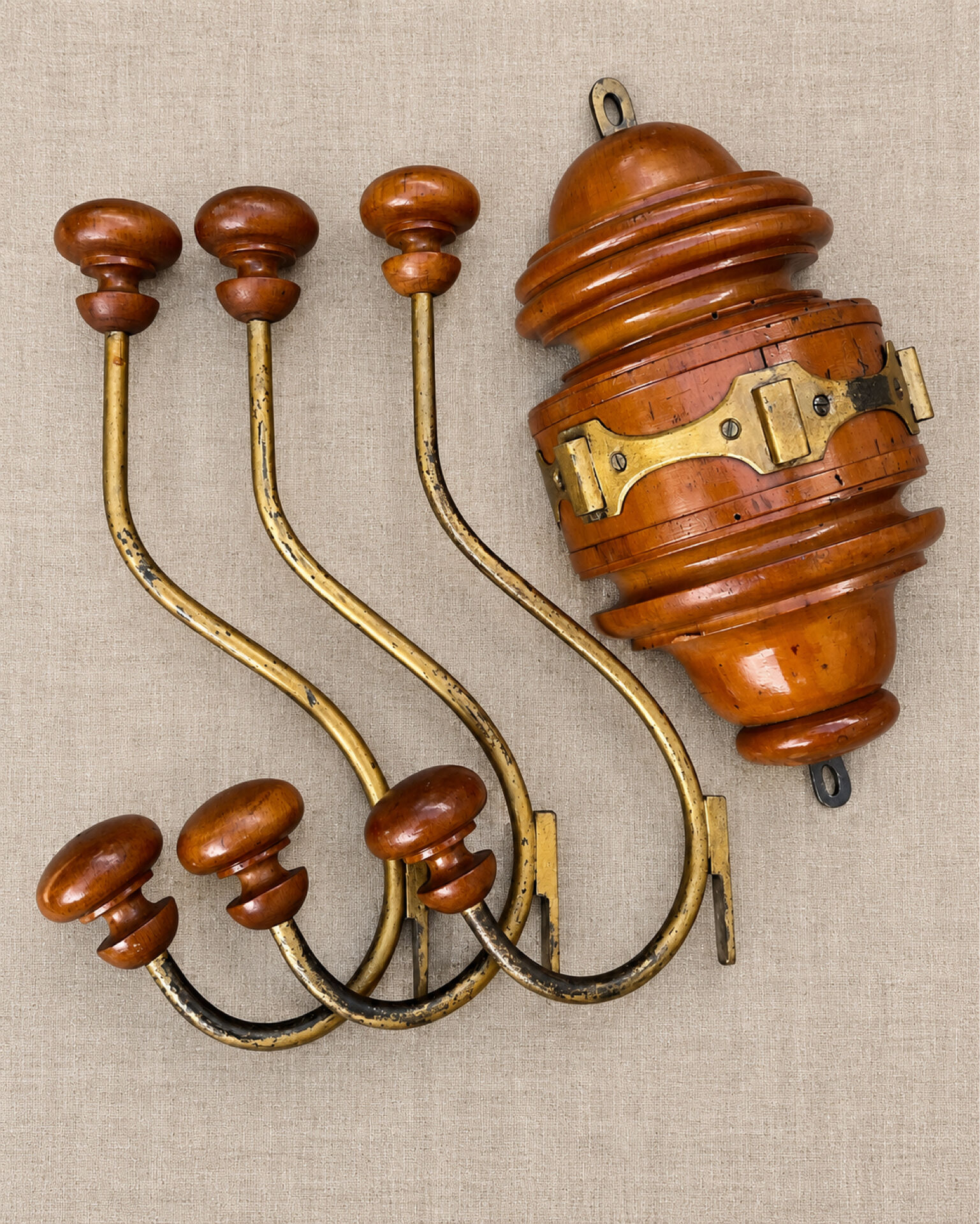 Antique wall coat rack in turned wood and gilded metal, circa 1900-1930.