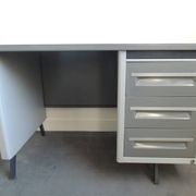 Bureau métallique