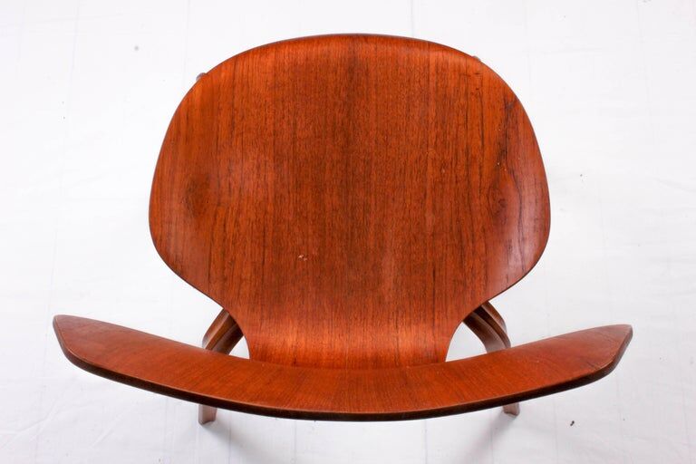 Arne Jacobsen chair model 3130 by Fritz Hansen
