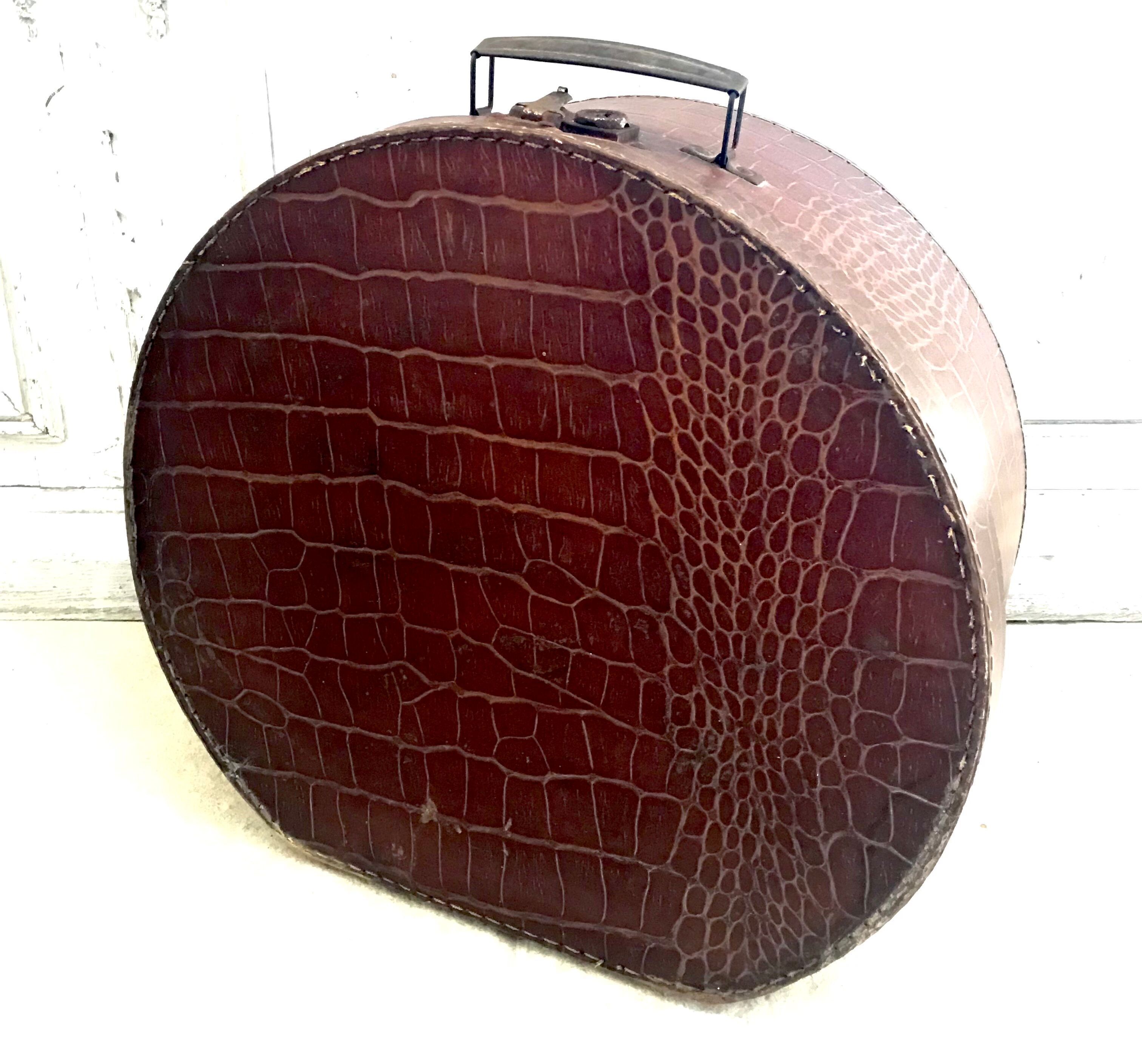 Early XXth hat box