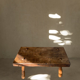 Table basse brutaliste en bois