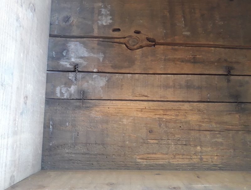 Case wood transport old wine Henri Maire