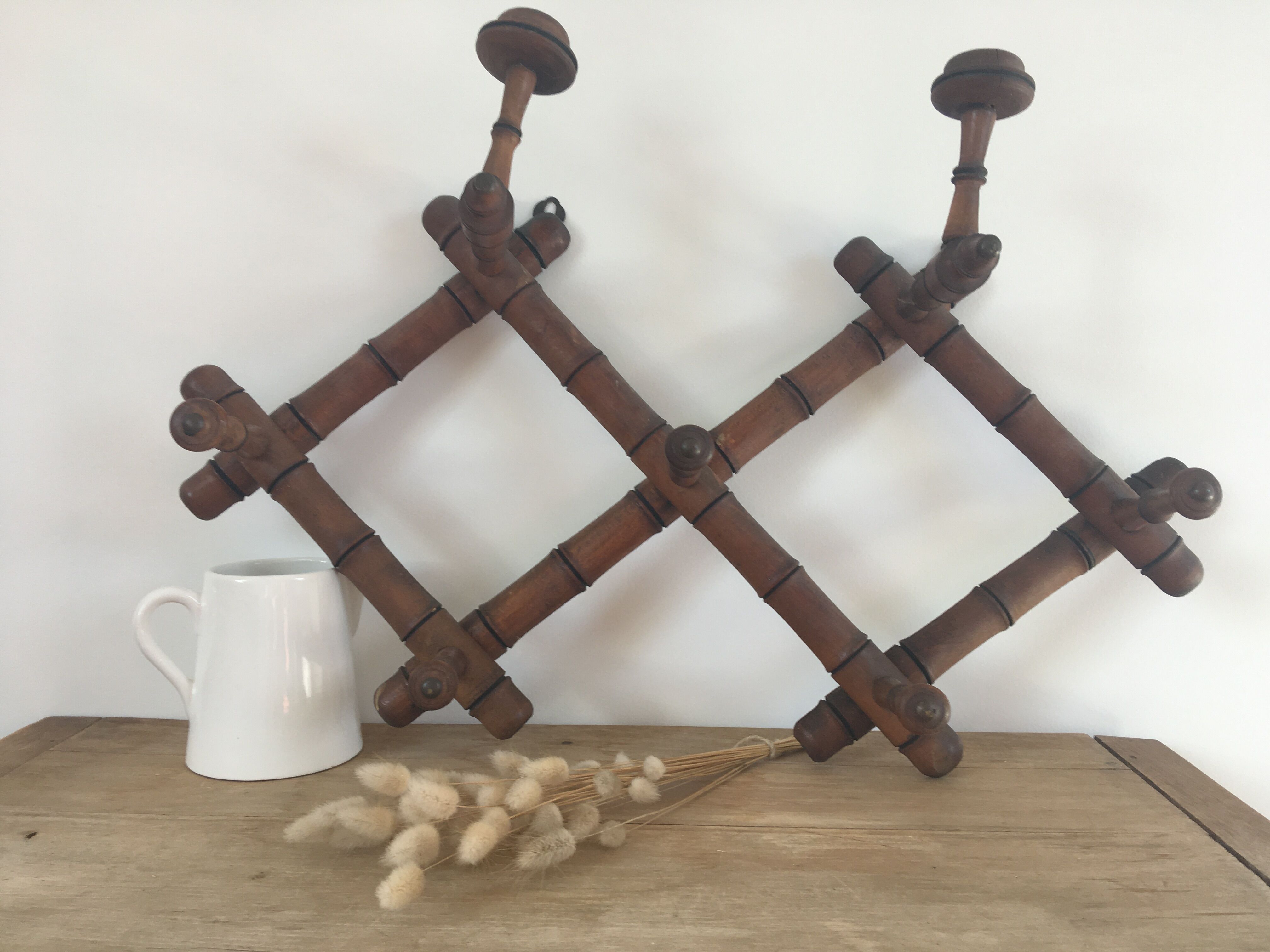 Accordion coat rack