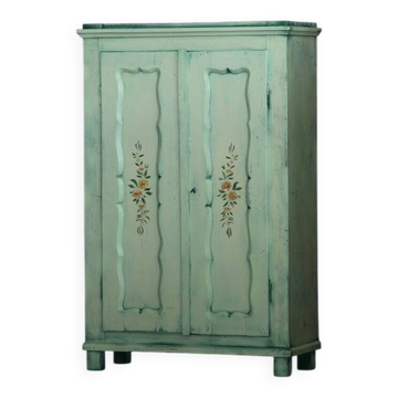Armoire verte peinte à la main