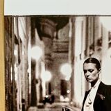 “Elegance, mystery and audacity: the timeless icon of fashion.”