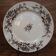 Plat rond HB&Cie en terre de fer modèle "églantines"