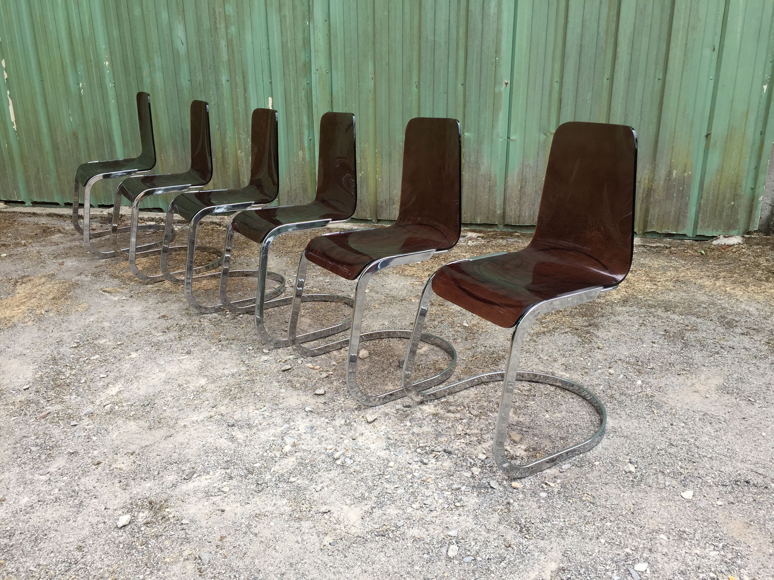 Chairs in plexiglas with chrome metal base