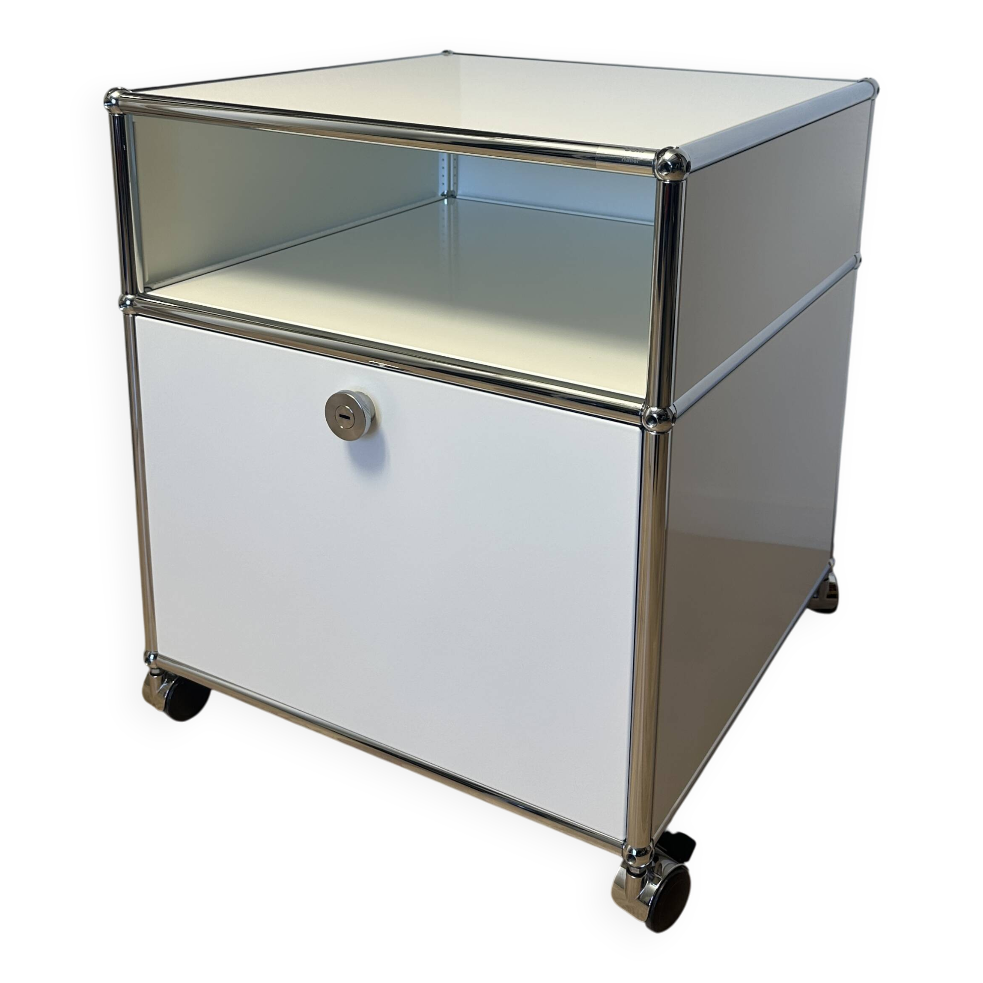 USM Haller low unit in Pure White