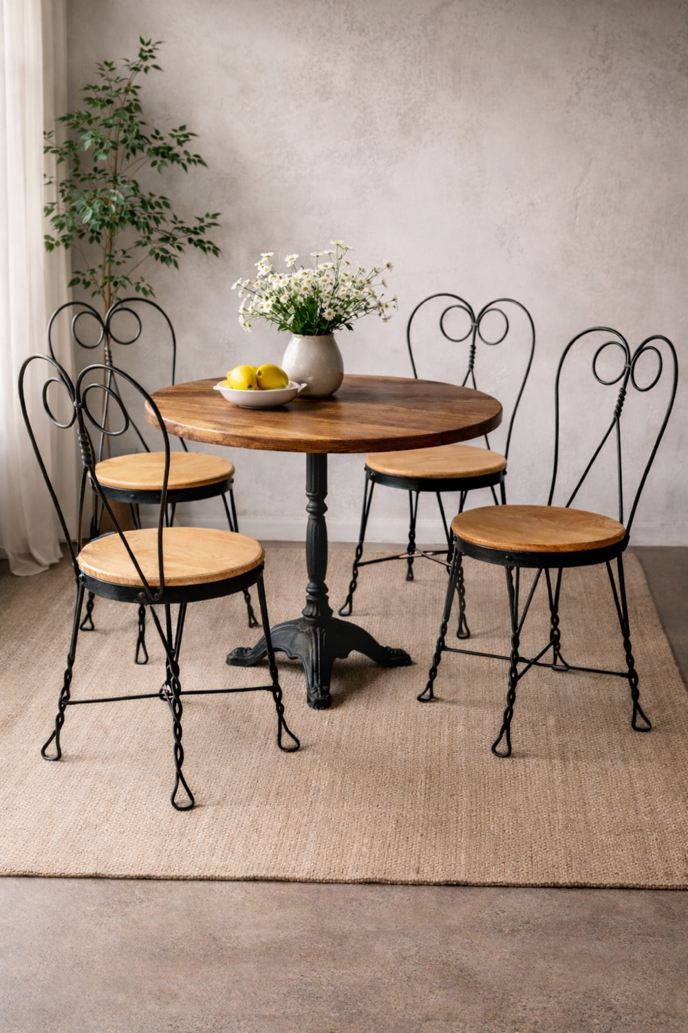 Set of 4 vintage wrought iron chairs from the 1940s.