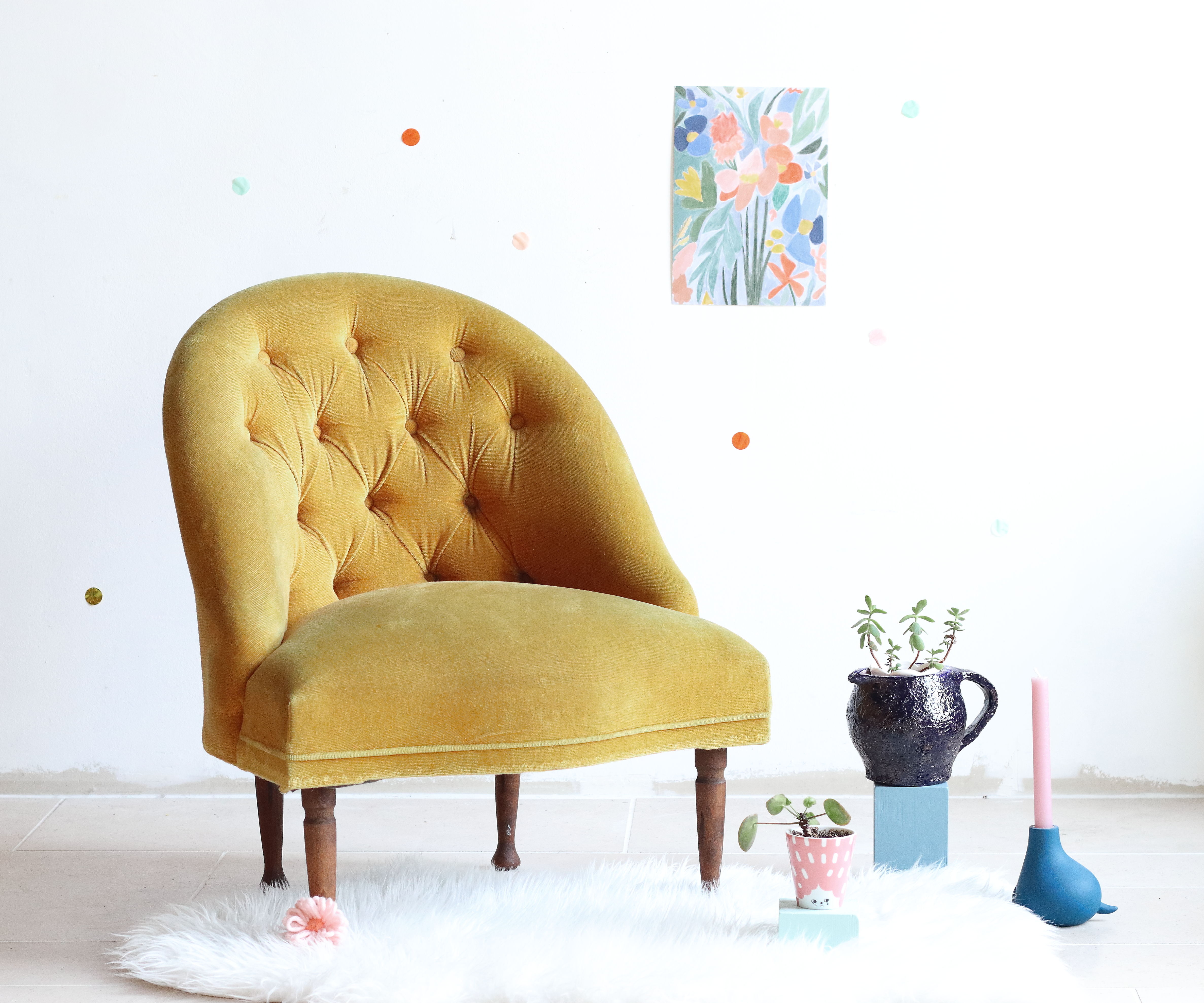 Mustard yellow velvet padded toad chair