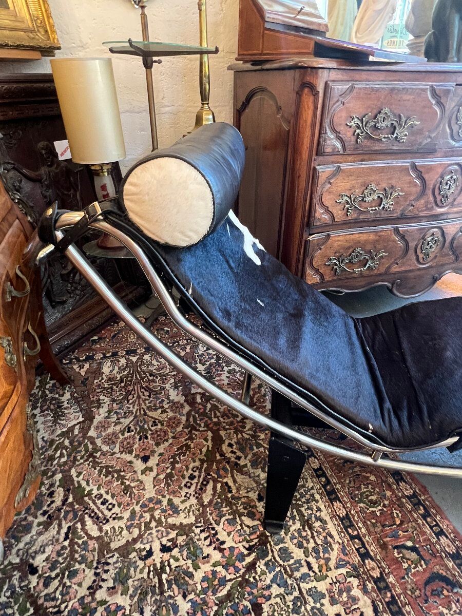 Chrome LC4 chaise longue from the 2000s. Chrome and cowhide leather, The legend!!
