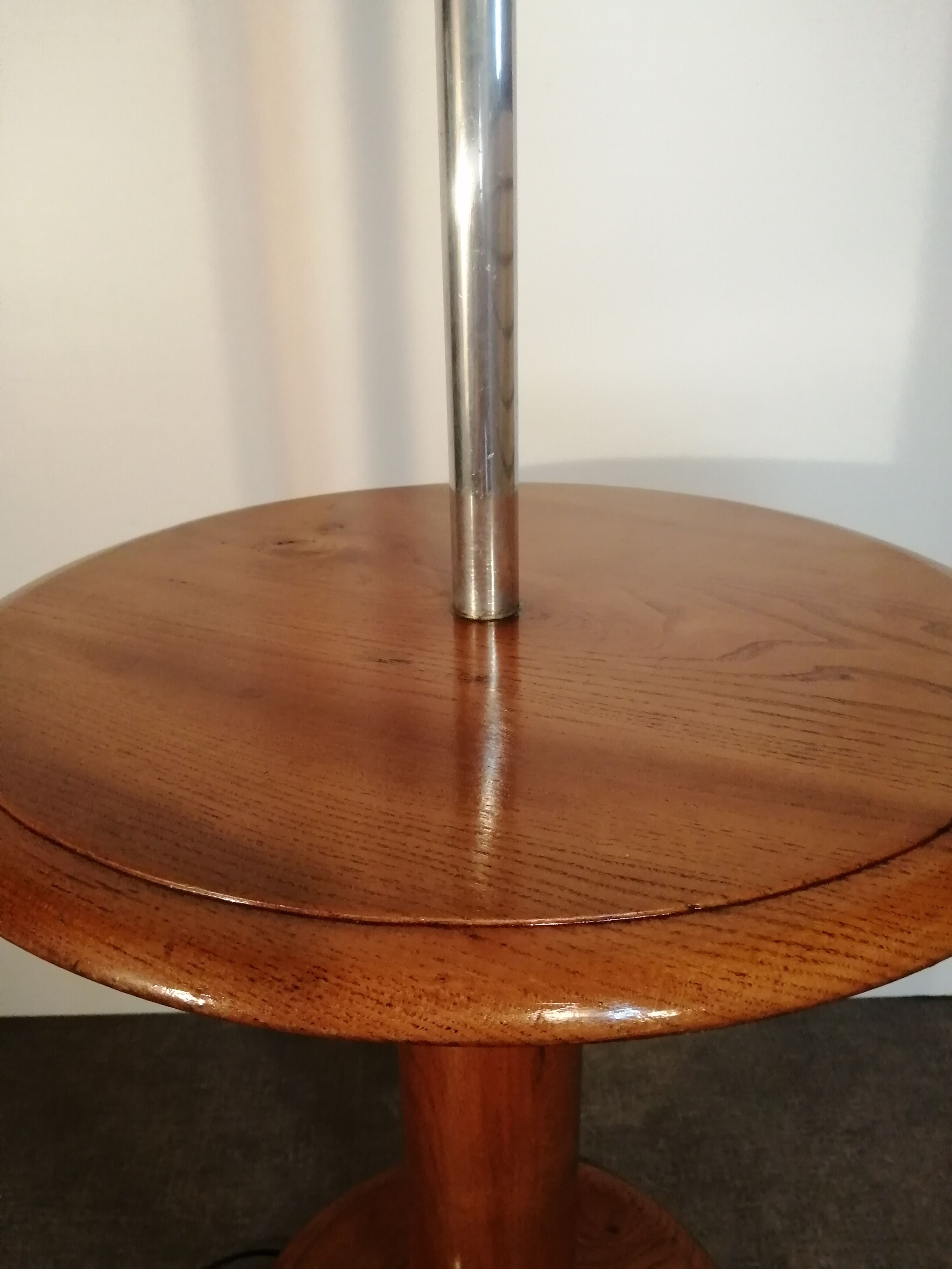 Globe floor lamp, in opaline and chrome with its wooden shelf Vintage, 1950-60