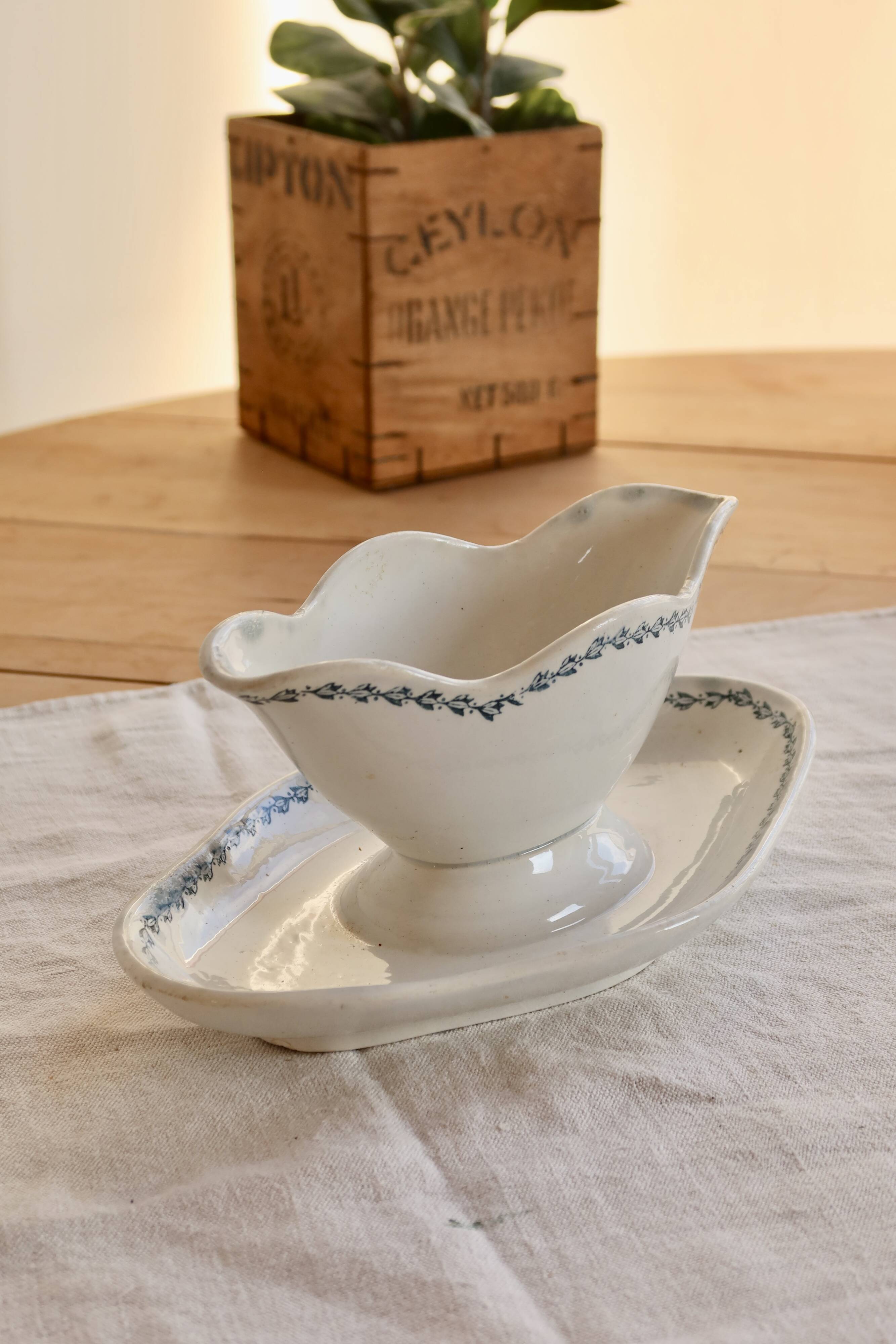 Old Saint-Amand ironstone sauce boat model 4022 - Blue floral rim