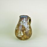 Kostanda, pitcher to speckled décor