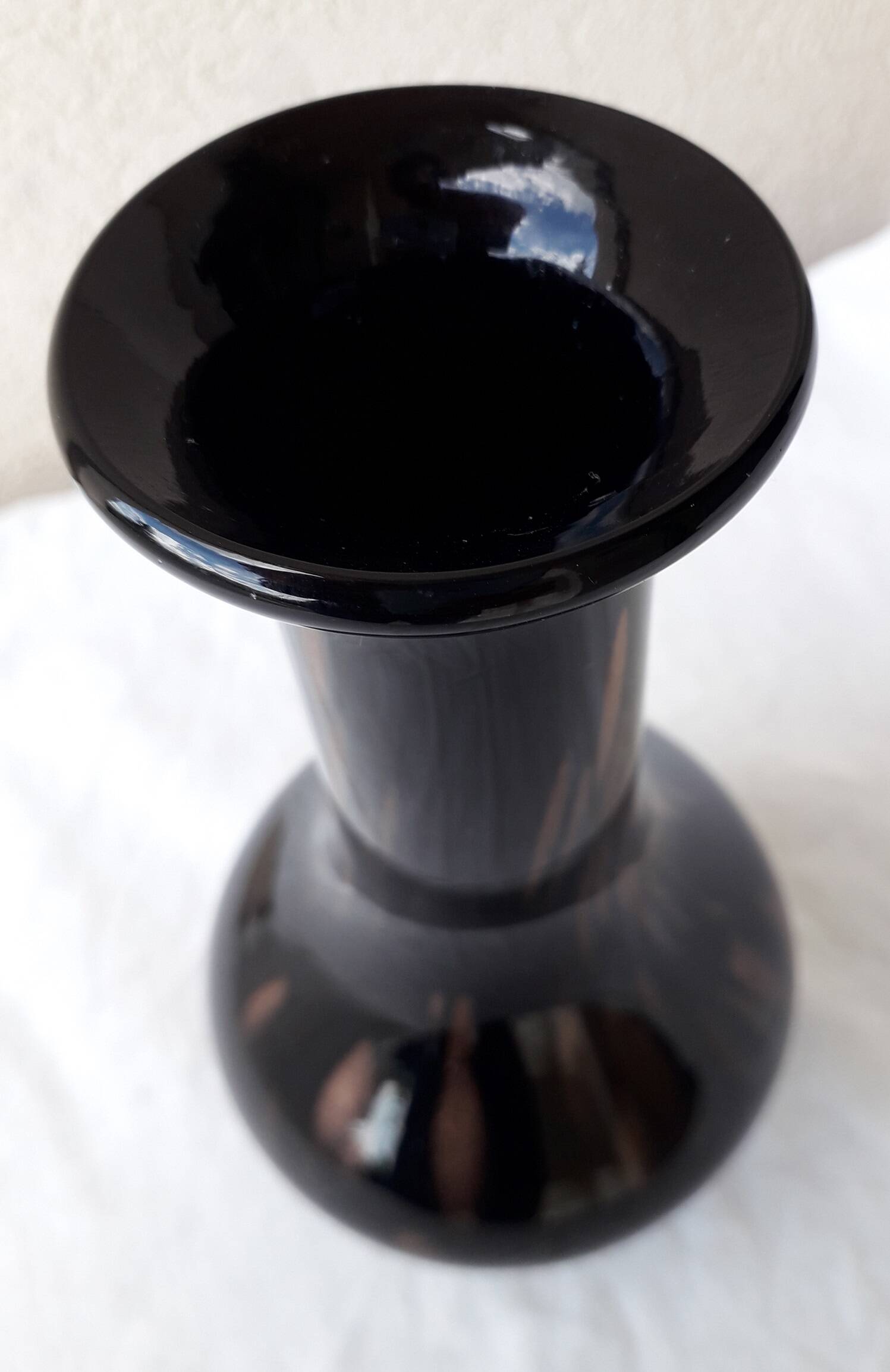 Vase en verre moucheté
