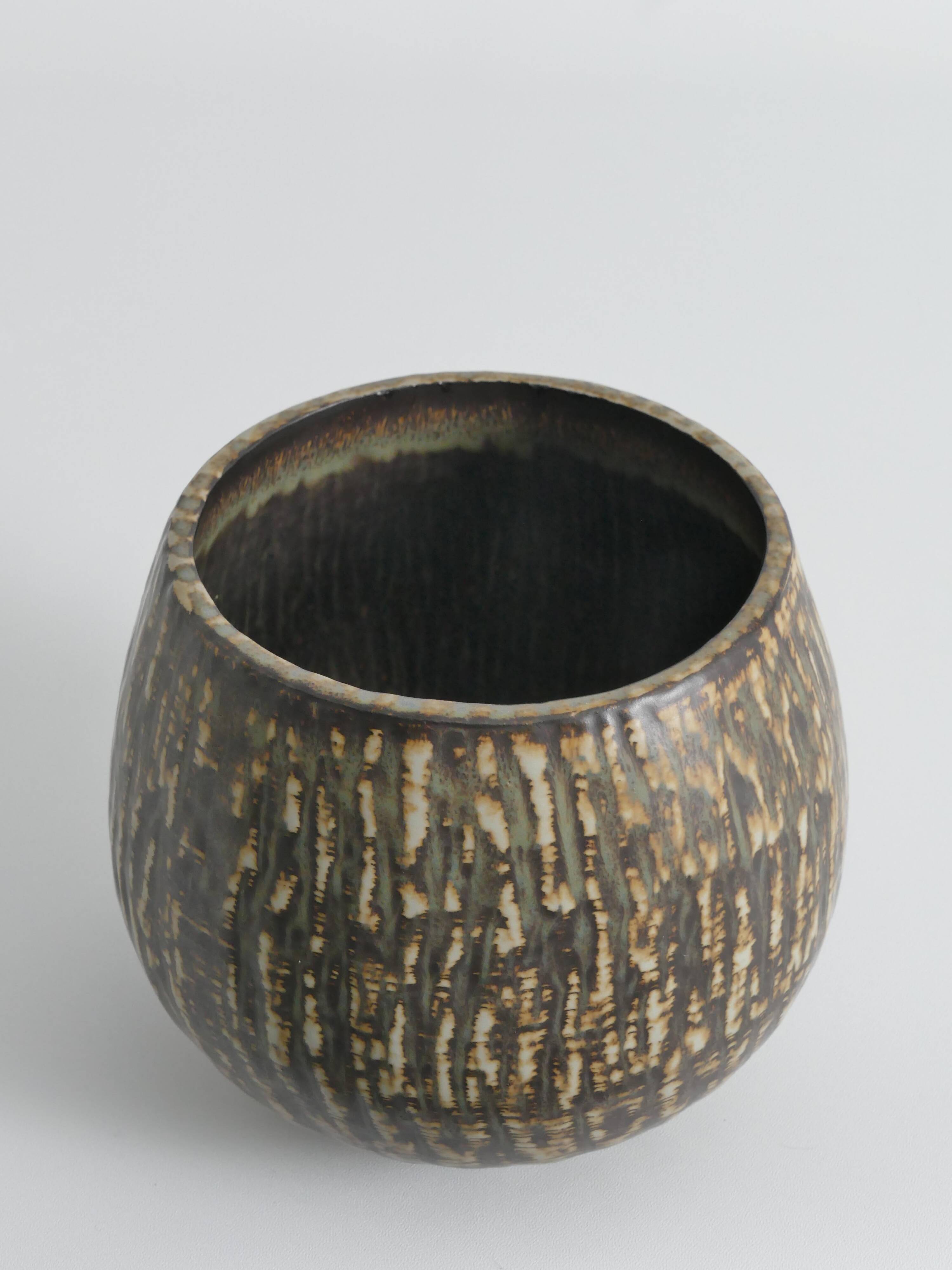 Vase en grès brun Birka Rubus de style mid-century modern par Gunnar Nylund, Rörstrand