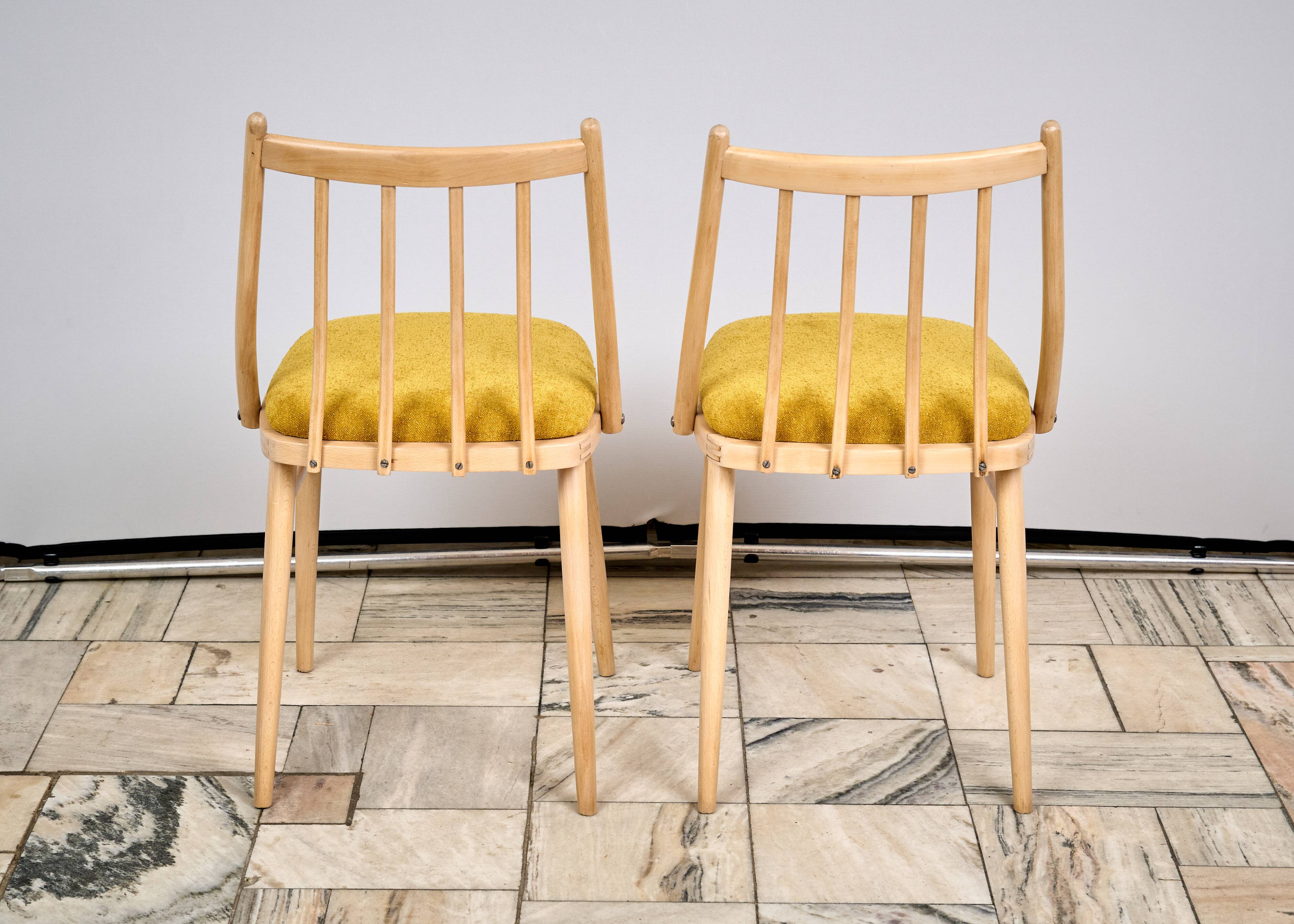 Ensemble de deux chaises vintage, Tchécoslovaquie, années 1960.