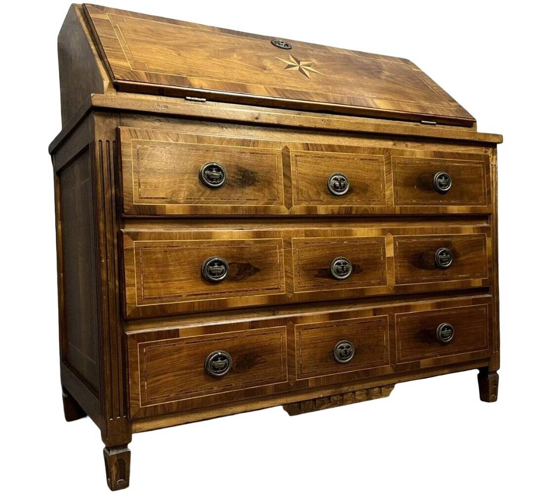 Commode scribanne from the Louis XVI period in walnut burl with marquetry decoration.