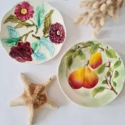Lot de 2 Assiettes Vintage en Barbotine