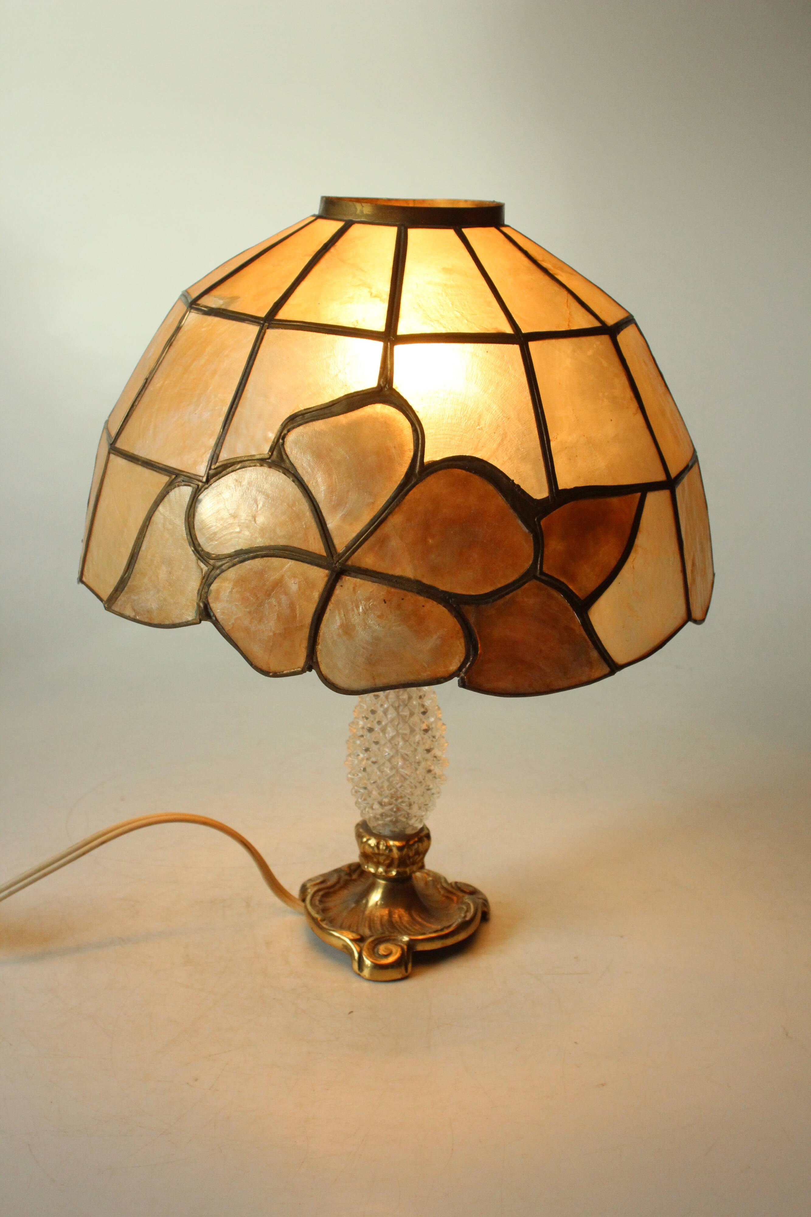 Mid Century handmade table lamp Tiffany Style, made of  mother of pearl, glass and metal, vintage