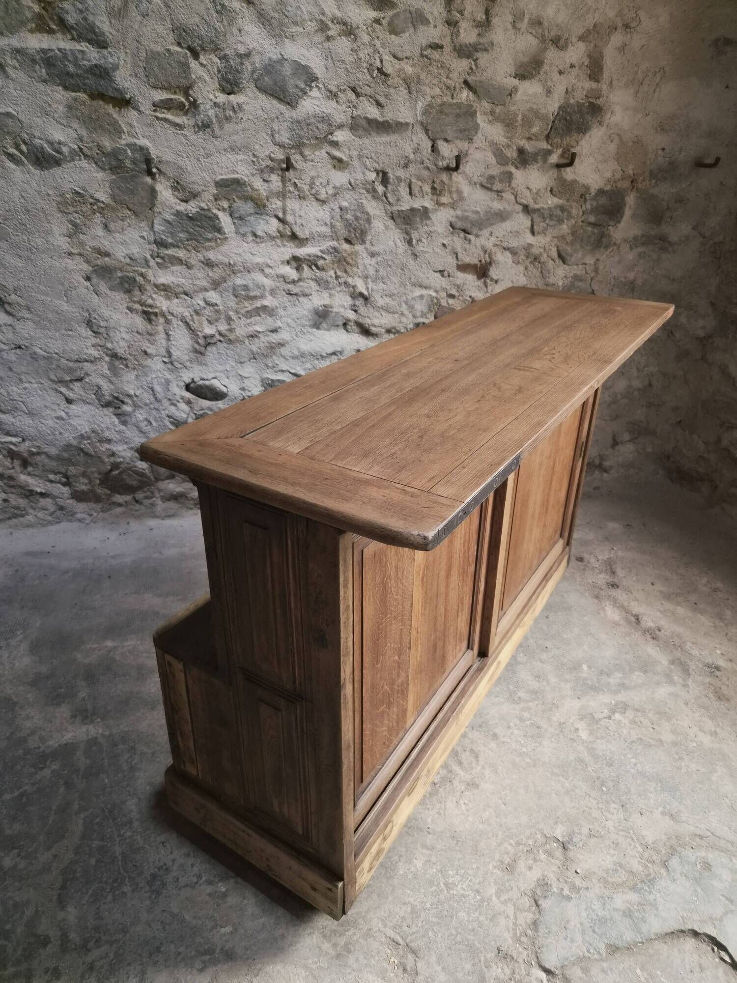 Pharmacy counter in antique oak / kitchen island, circa 1870–1900