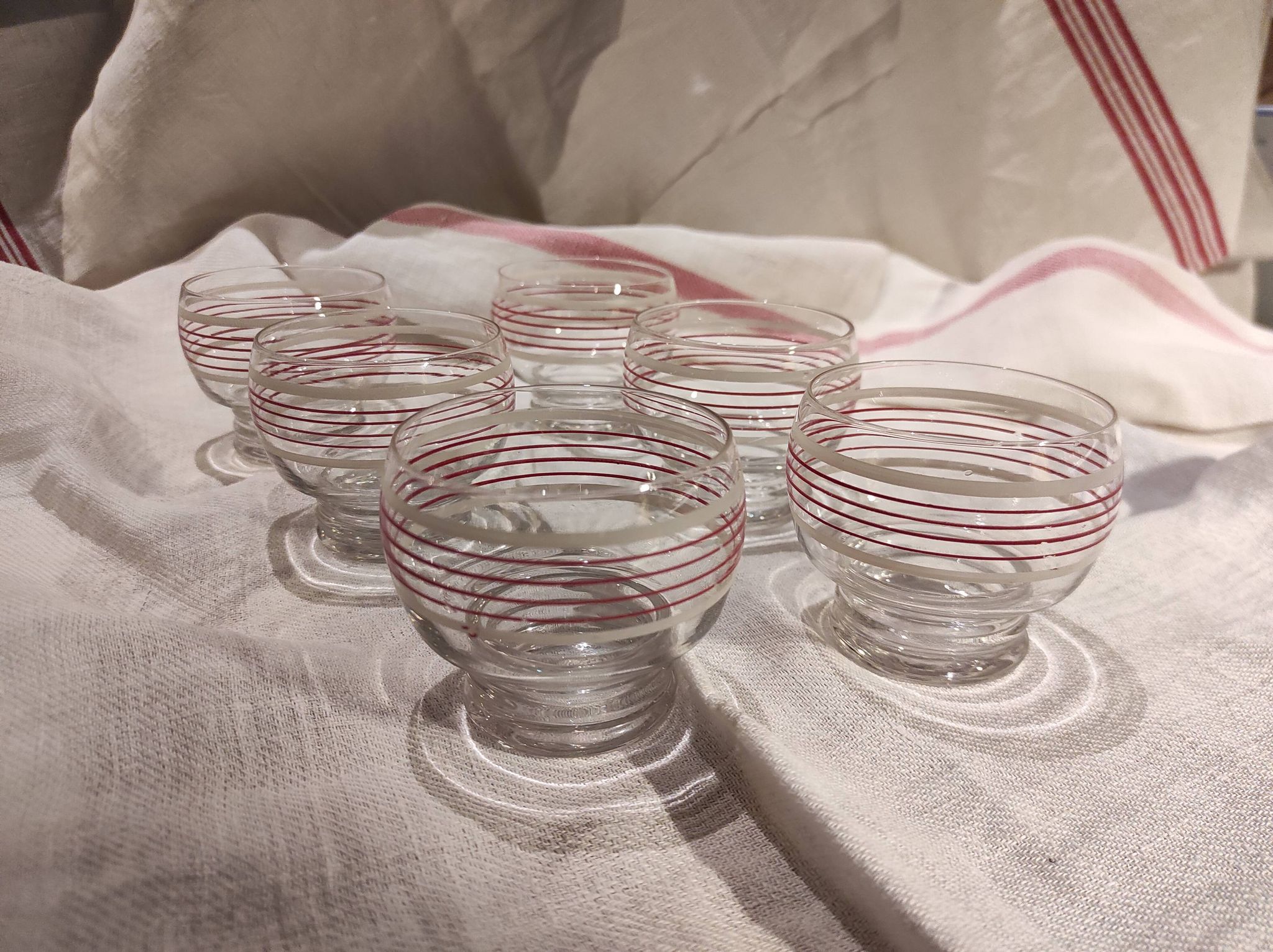 Ensemble de six verres français vintage à liqueur