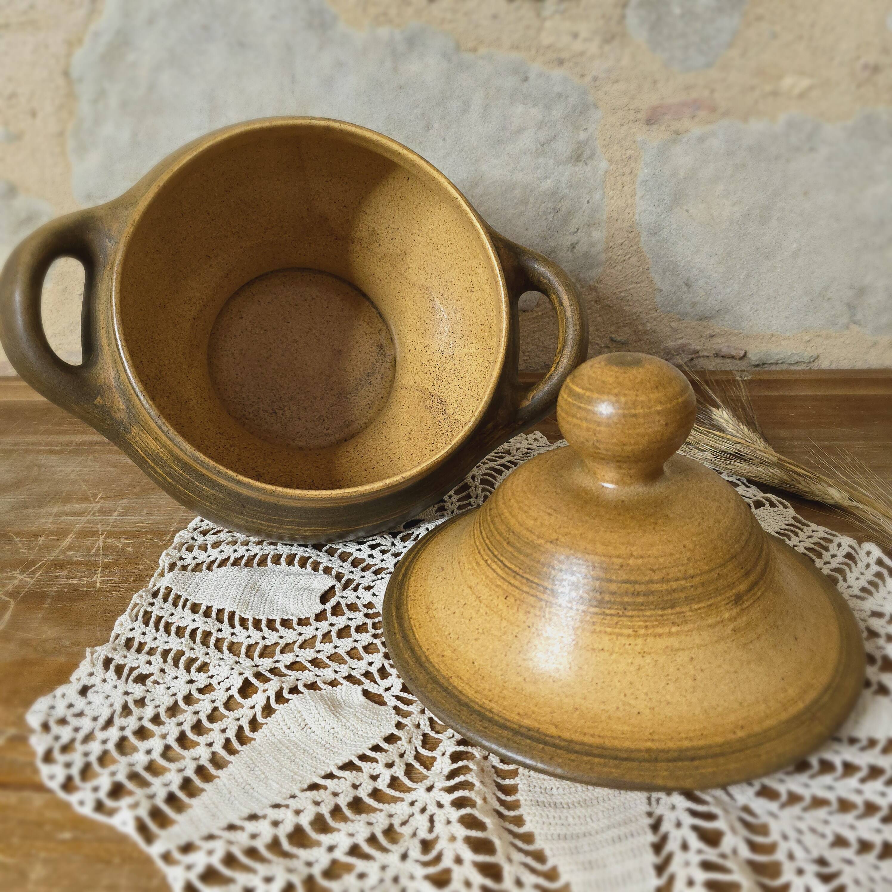 Large Longchamp vintage stoneware vegetable soup tureen