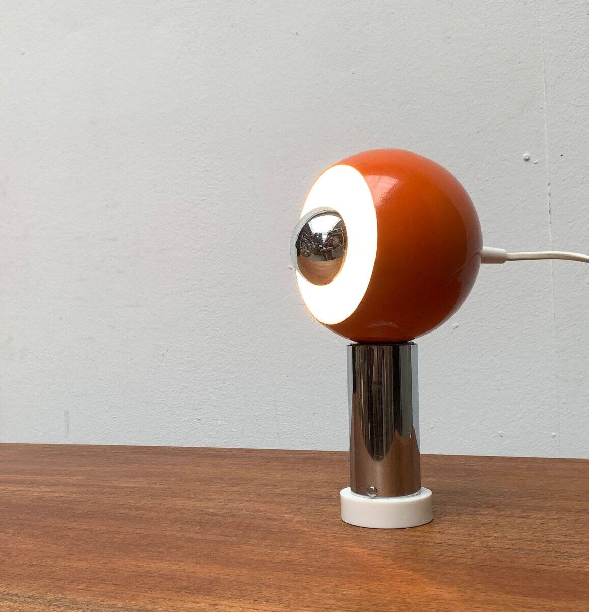 Mid-century space age magnetic clamp table or shelf lamp from the 1960s.