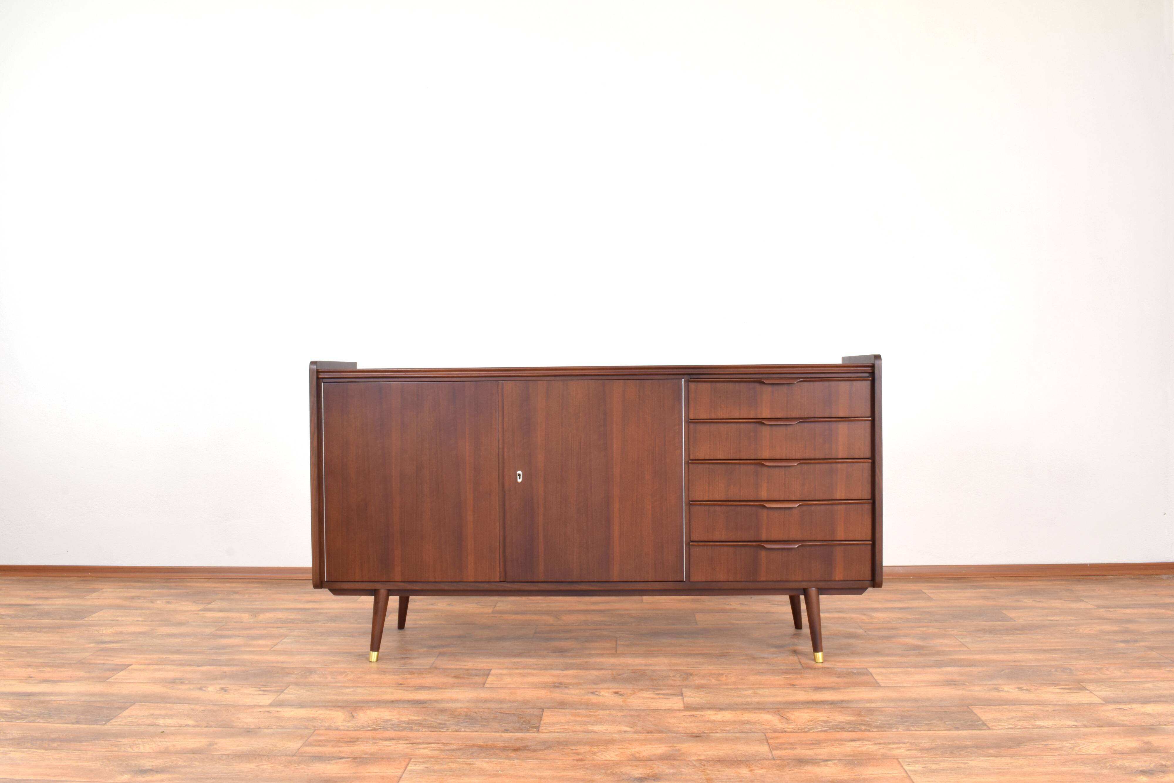 Enfilade vintage en noyer de Möbelhaus Alfred Hübner, Allemagne, années 1960.