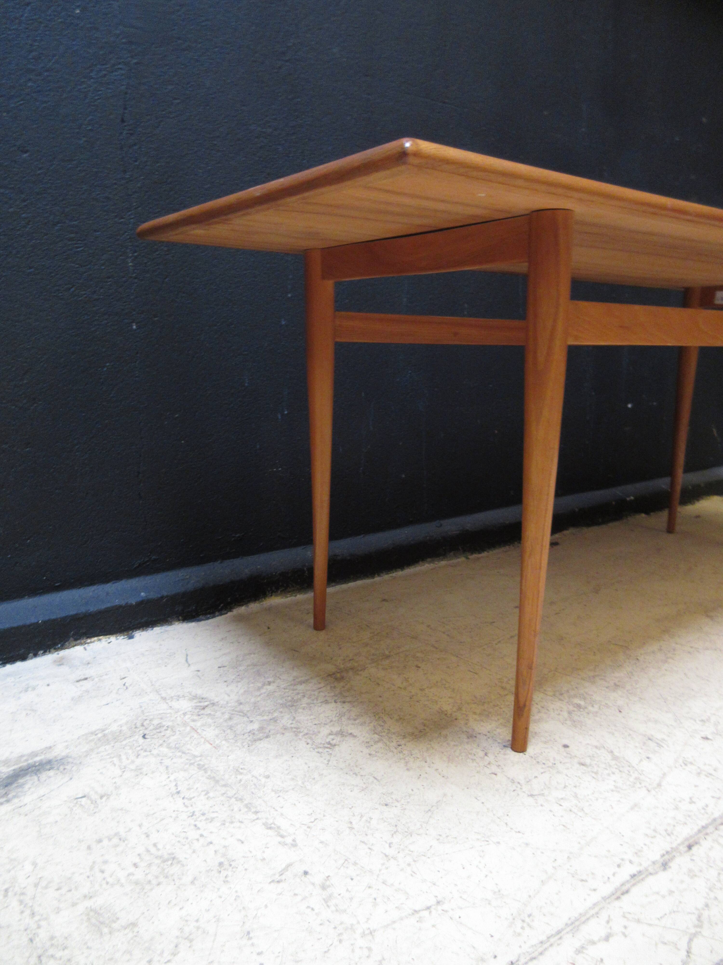 Table basse en bois vintage, mid century, tchèque, Nabytec