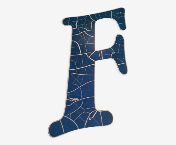 Lettre d'enseigne f