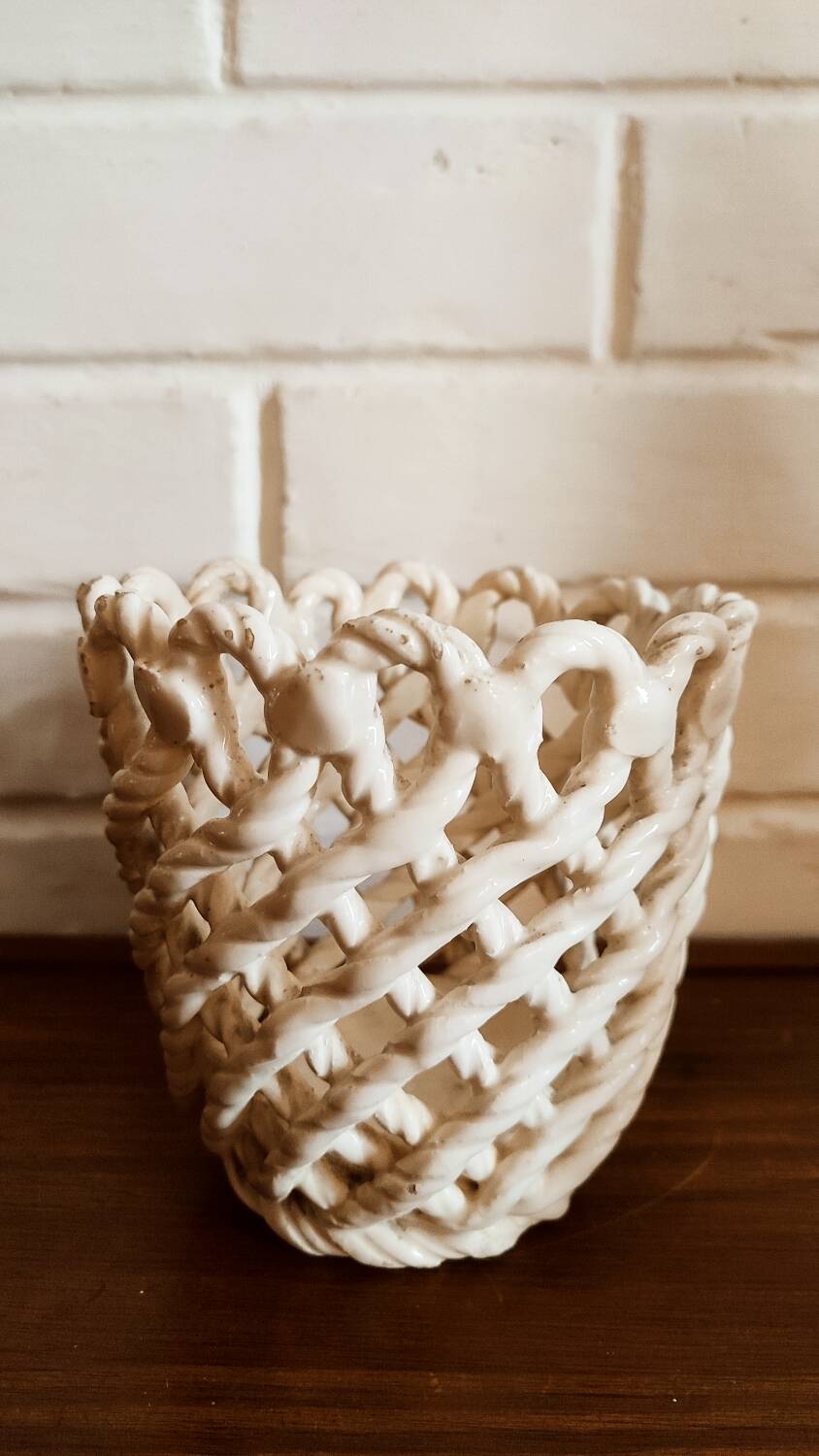 Woven earthenware pot