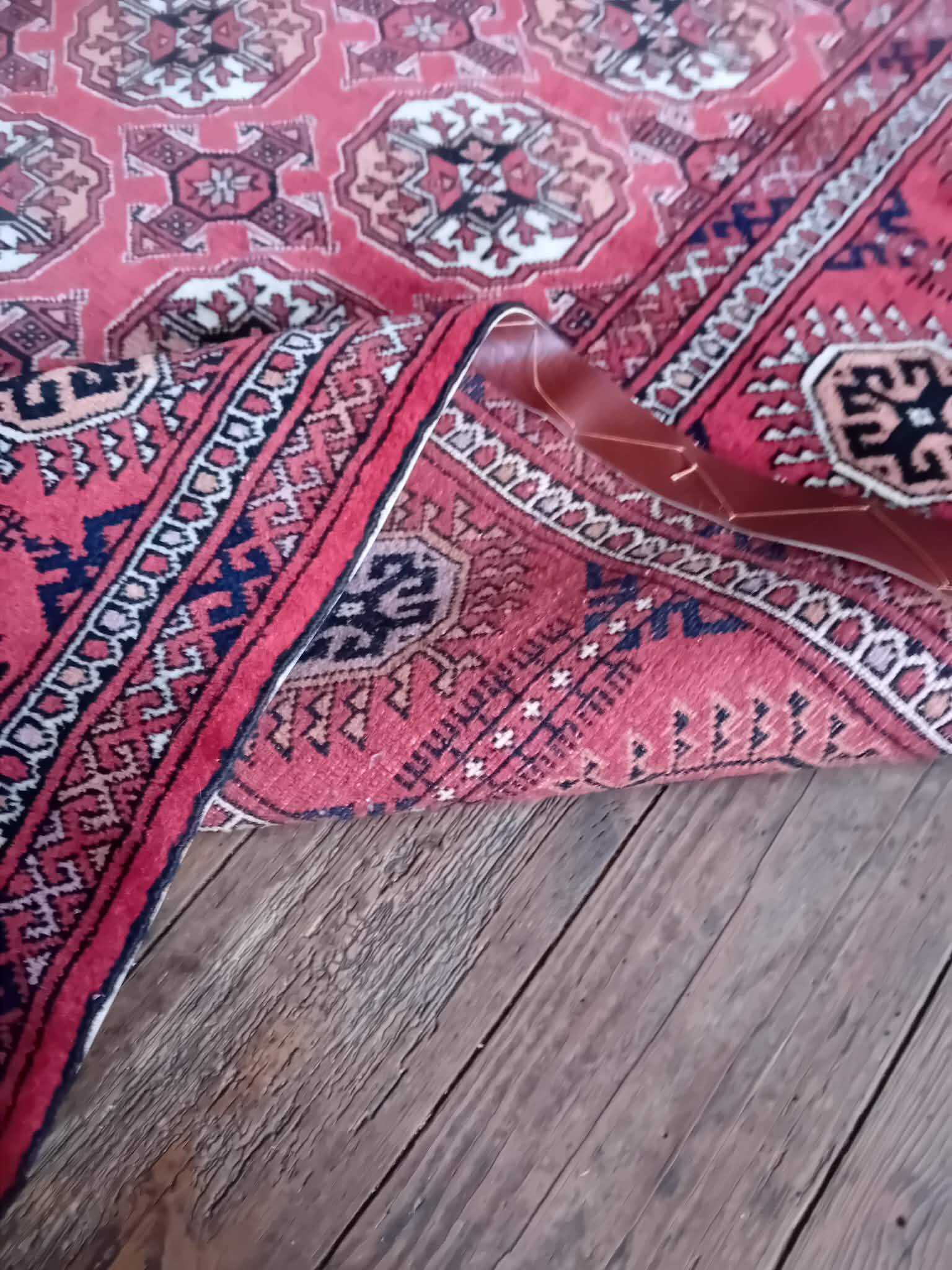 Handmade Persian Boukhara rug 240x175cm