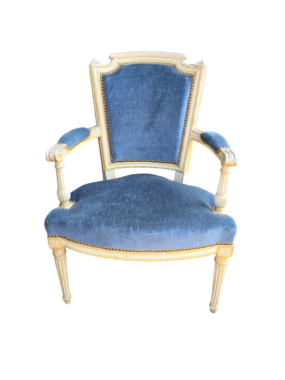 Living room with daybed and two armchairs