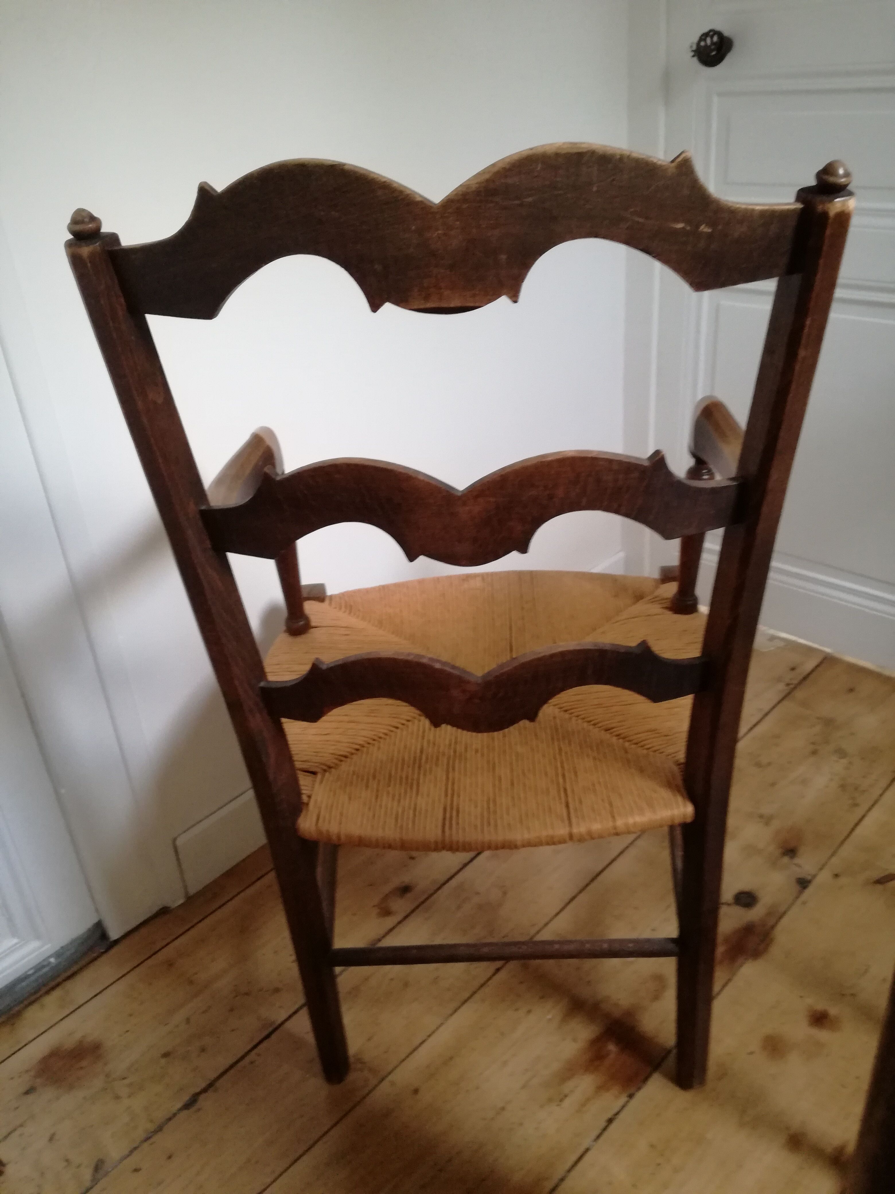 Paire de fauteuils paillés provençaux