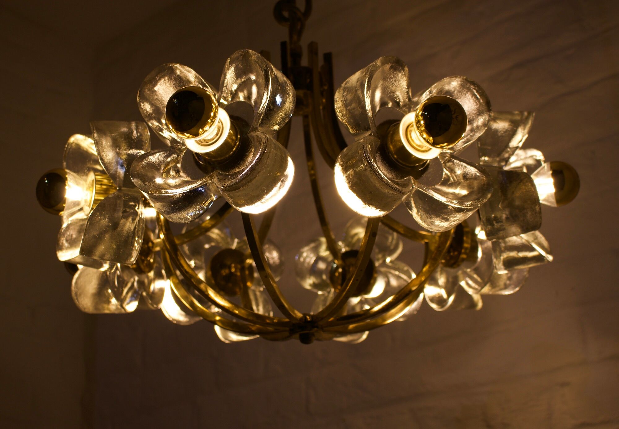 Lustre en laiton & fleurs Simon & Schelle.