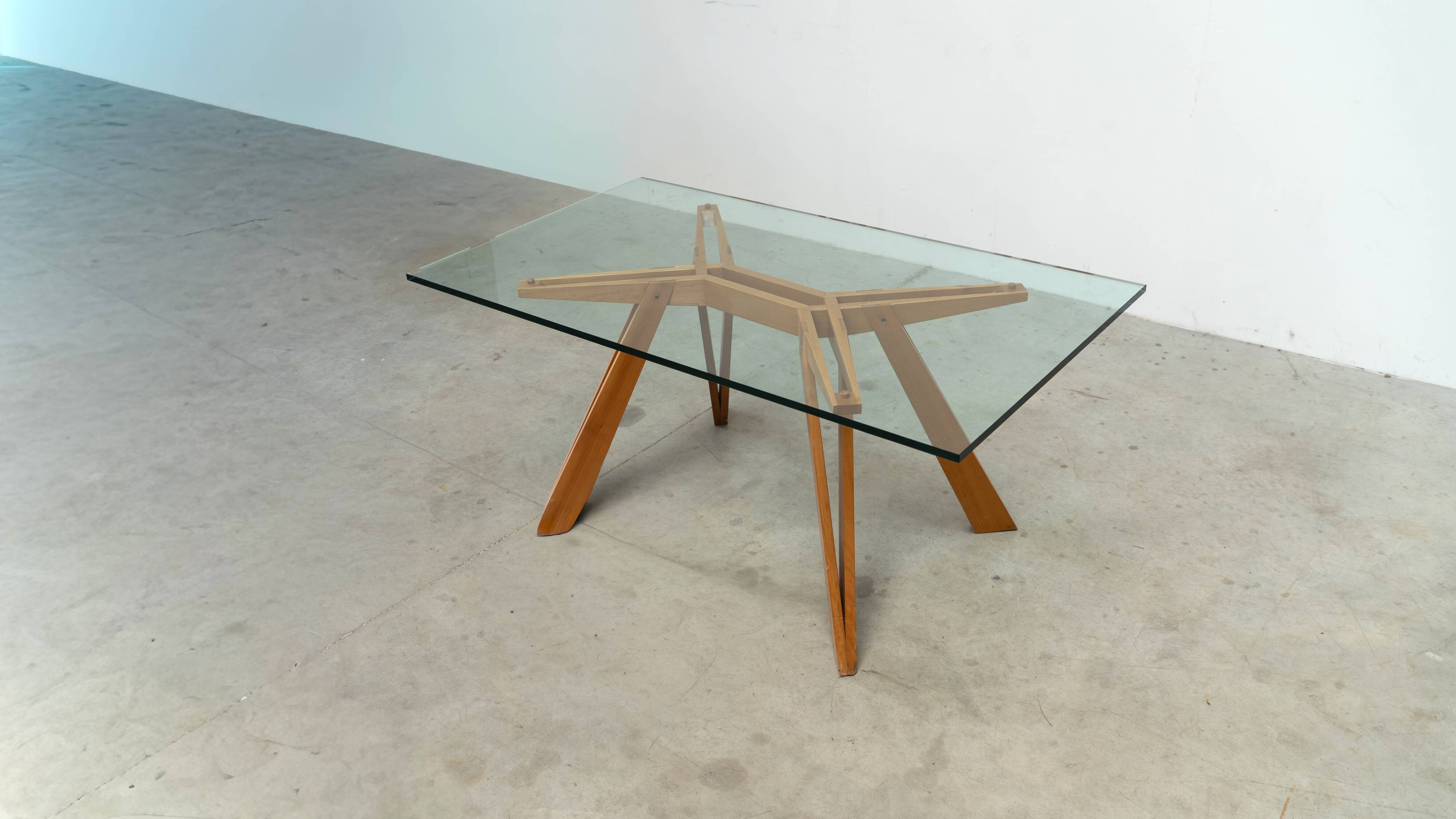 Table à manger sculpturale italienne