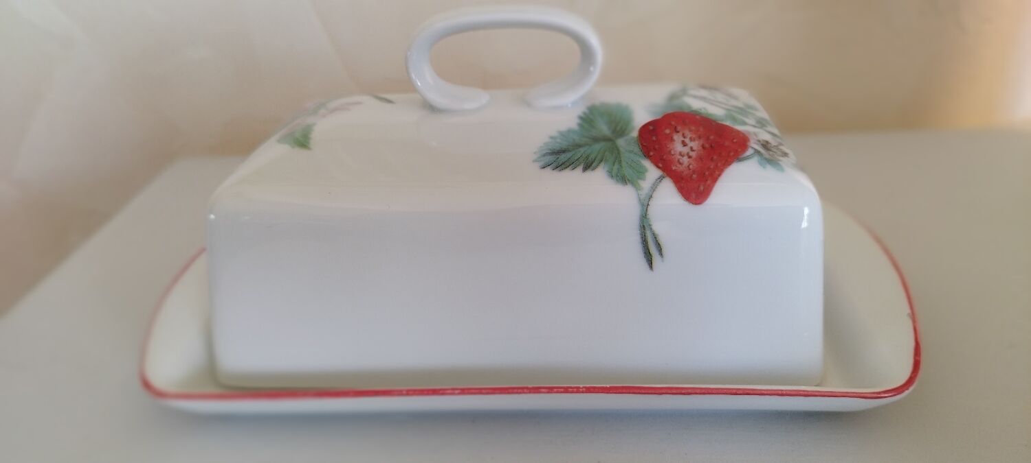 Beurrier porcelaine décor fruits rouges