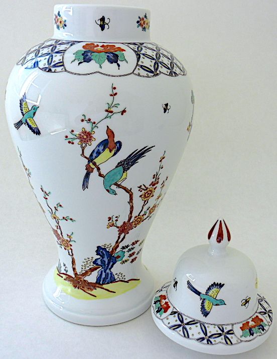Baluster vase covered in porcelain by Coquet house in Limoges and decorated in Chantilly