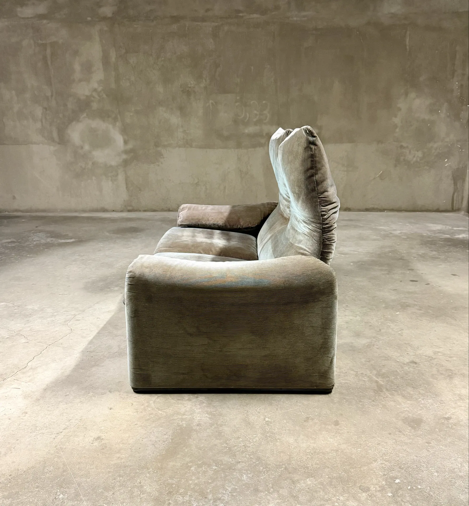 Maralunga two-seater sofa Cassina