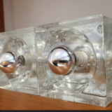 Deux appliques en verre coulé