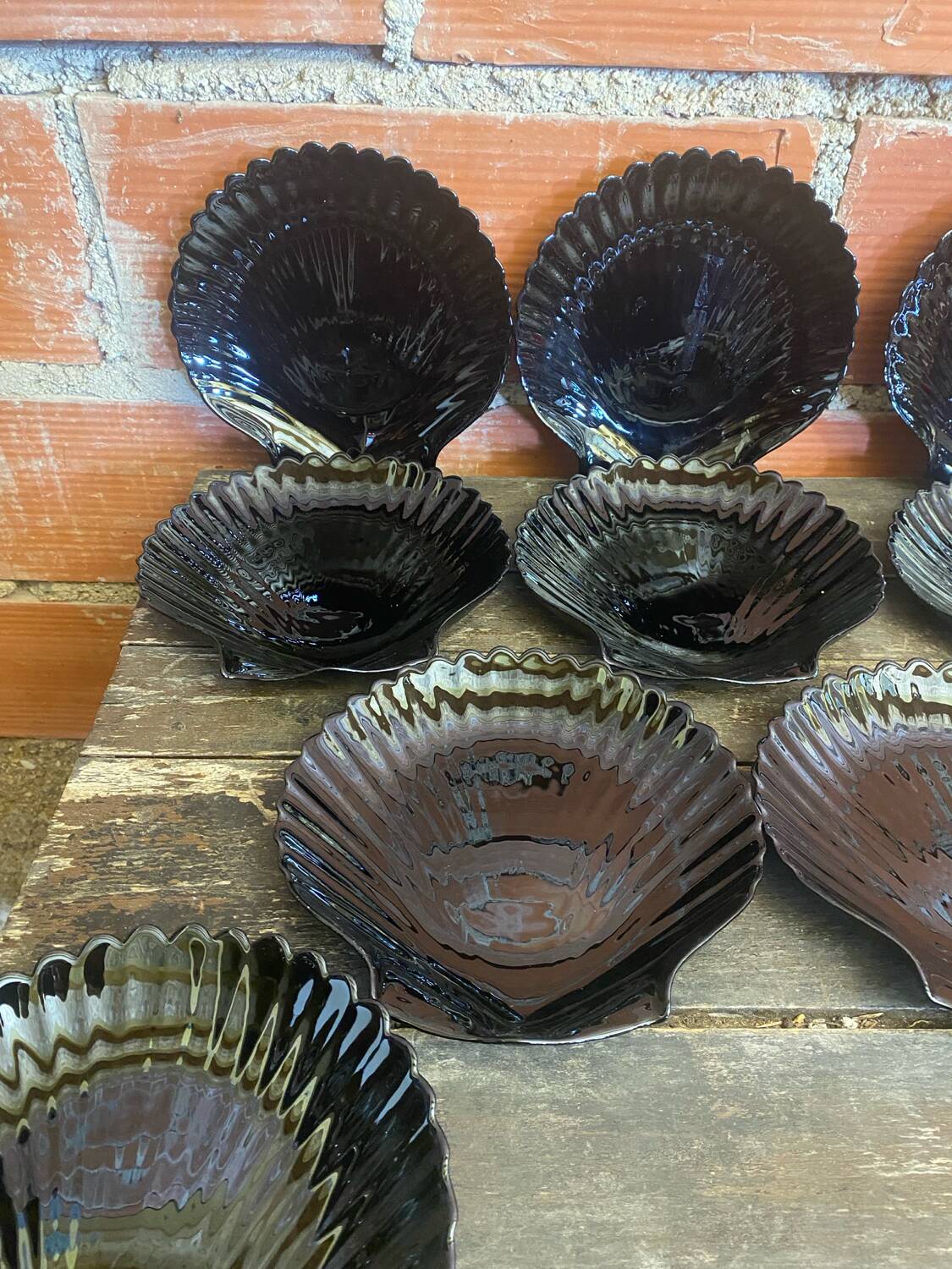 Set of 10 ARCOROC Shell-Shaped Plates Black Opaline 1970s