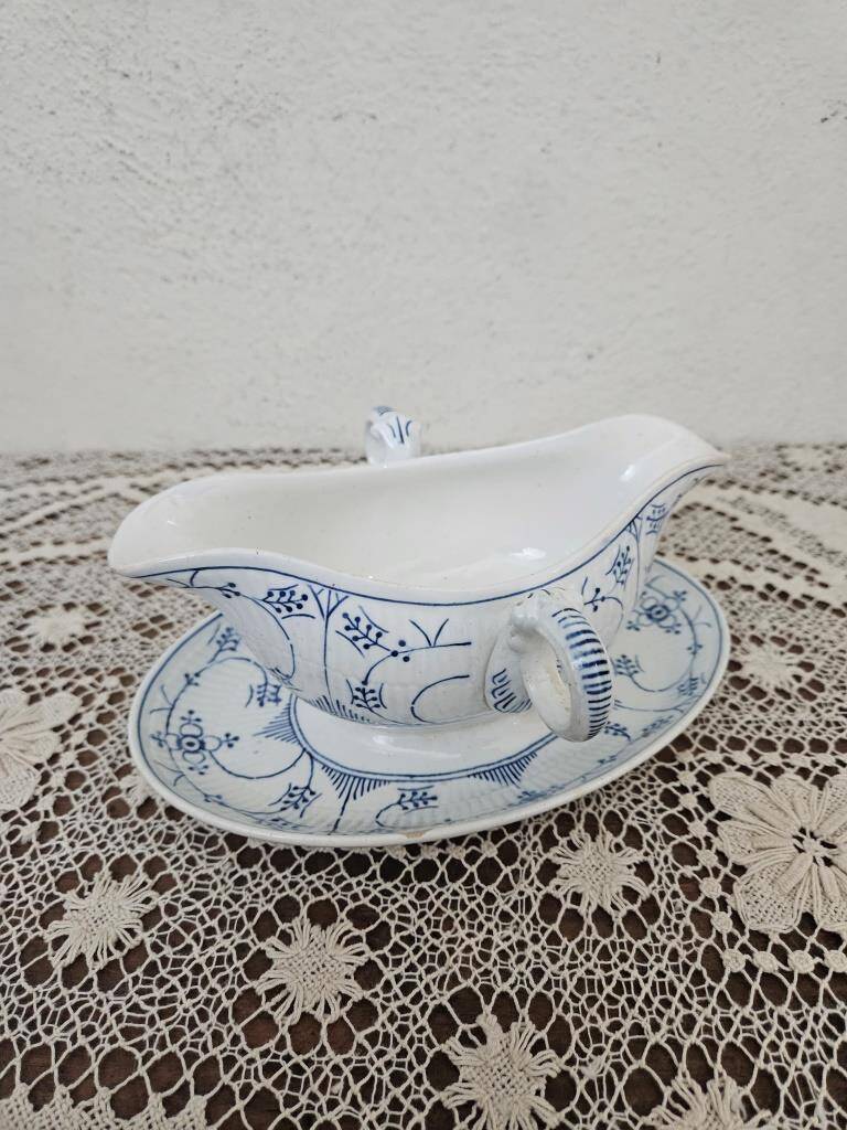 Earthenware gravy boat